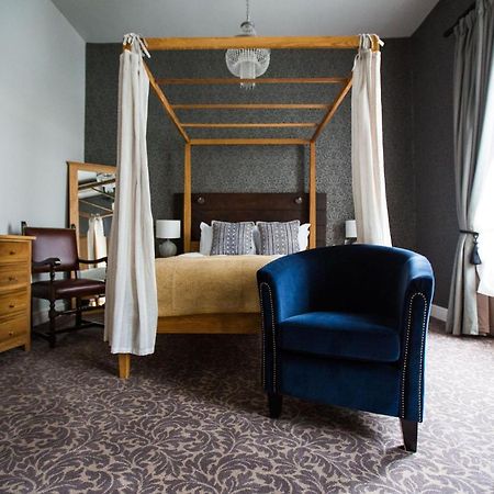 Hotel The Blue Boar à Witney Extérieur photo