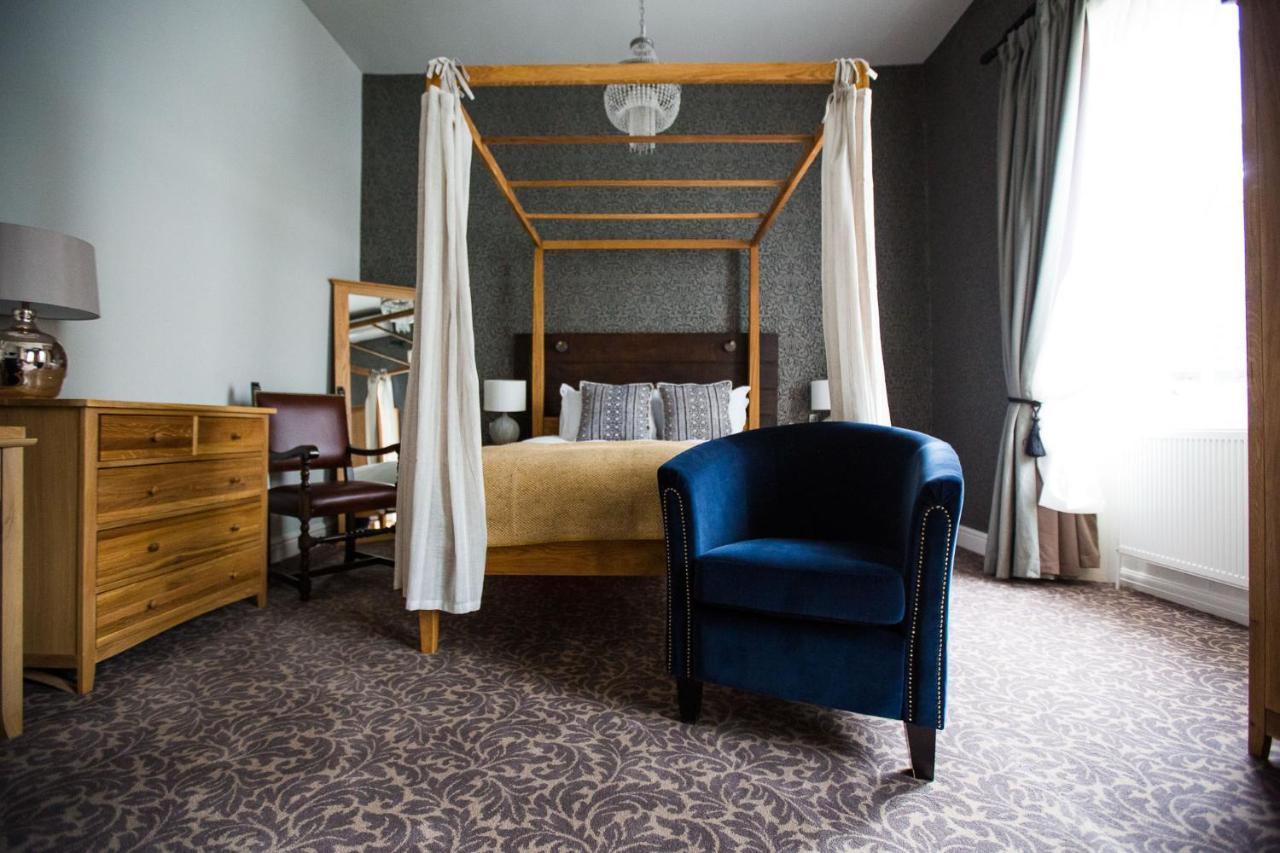 Hotel The Blue Boar à Witney Extérieur photo
