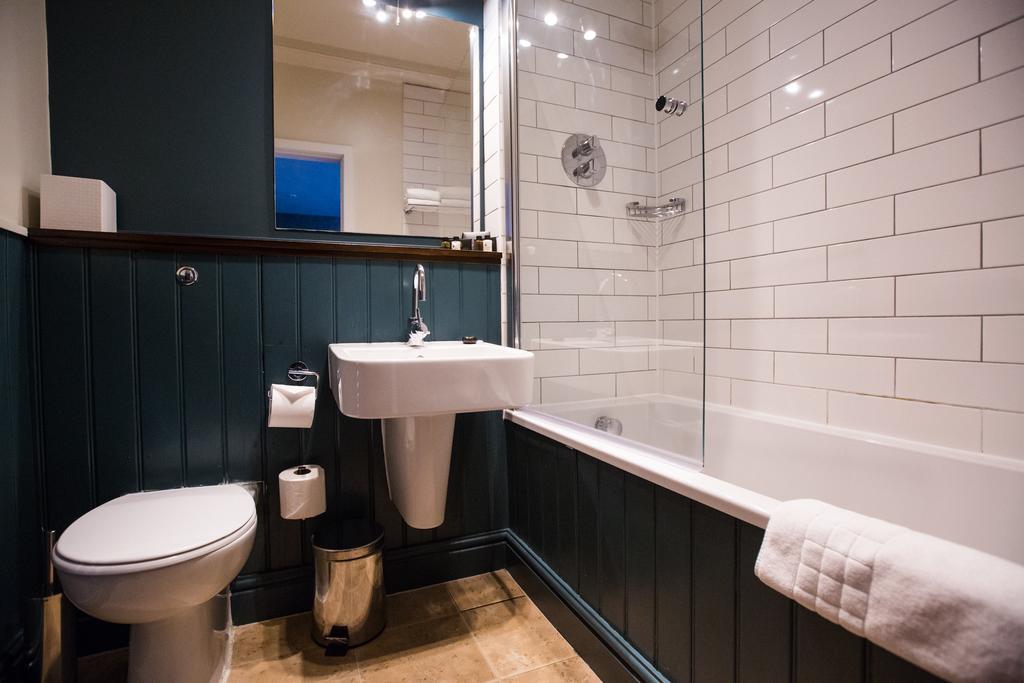Hotel The Blue Boar à Witney Extérieur photo