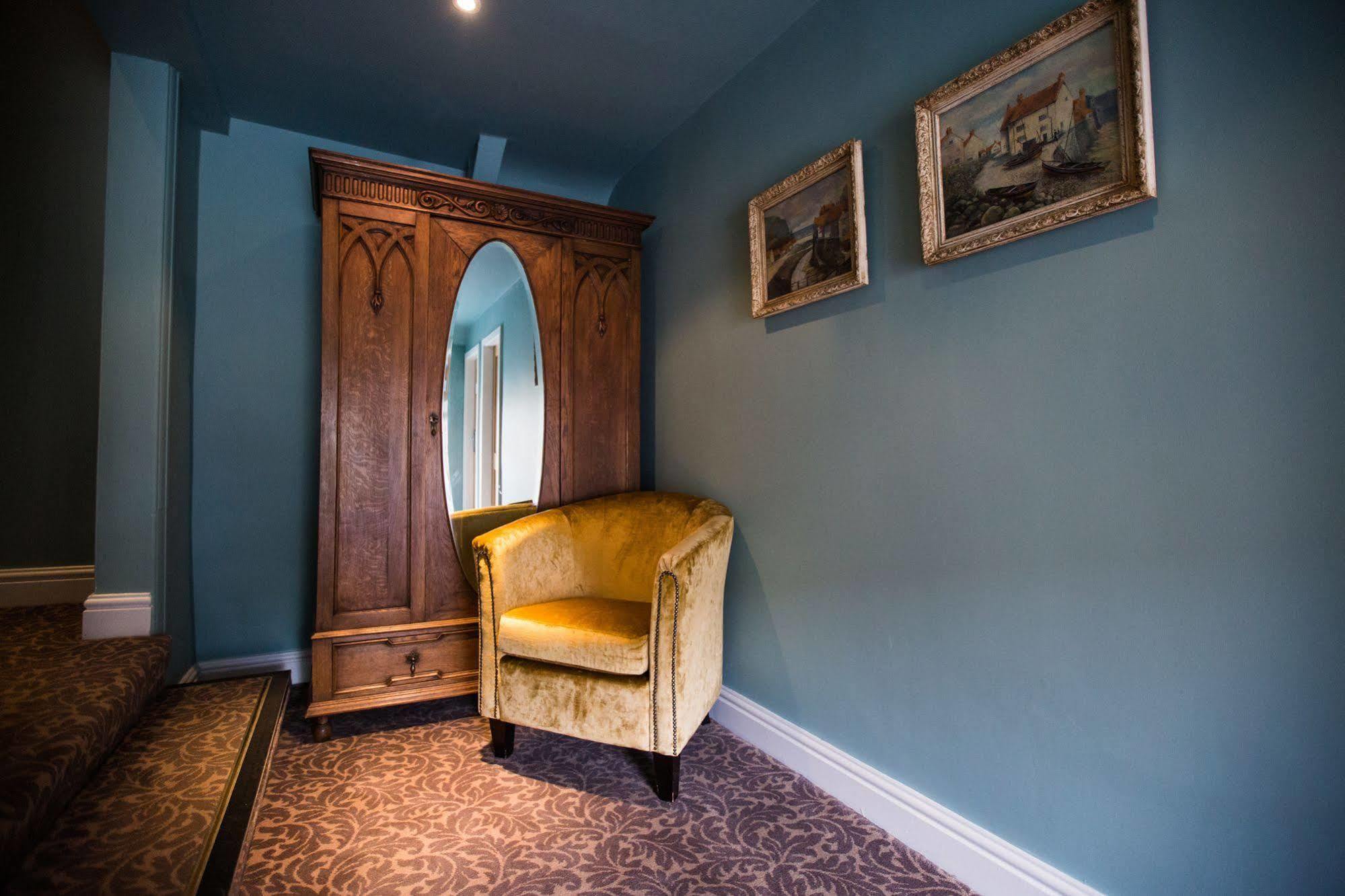 Hotel The Blue Boar à Witney Extérieur photo